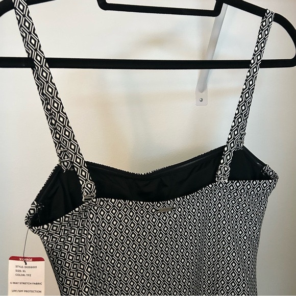 NWT DKNY Geometric Patterned Women’s One Piece Swimsuit - Picture 4 of 15